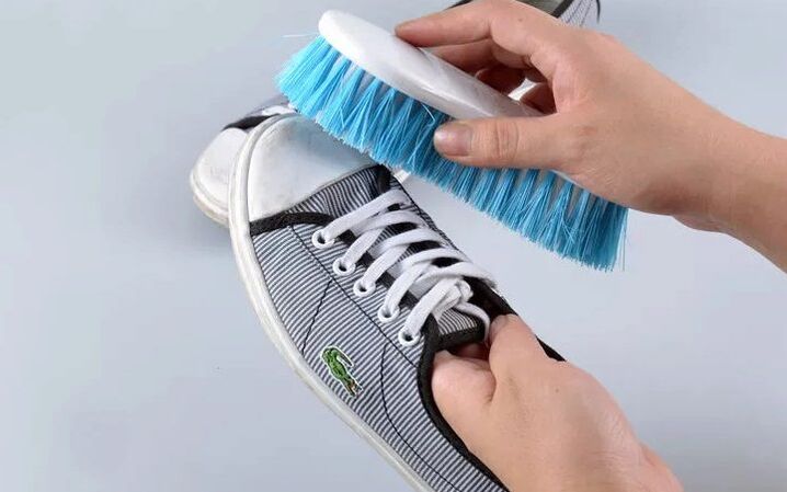 chaussures pour nettoyer la mycose des ongles